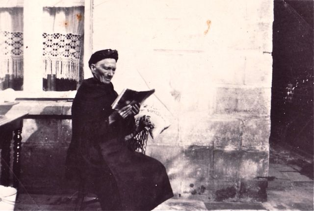 Bij het lezen van de handleiding voor haar gehoorapparaat besefte ons moemoe dat ze binnenkort ook eens een handleiding voor een bril moest doornemen.